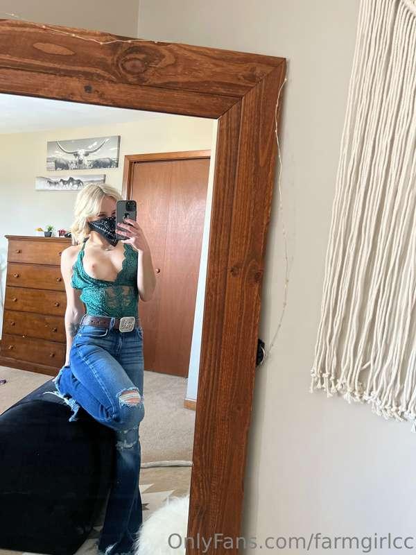 Daily fit check with a little titty;)
