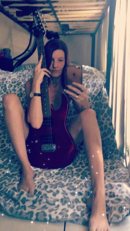 Music Monday? 
I totally can't play but I can make a guitar ..