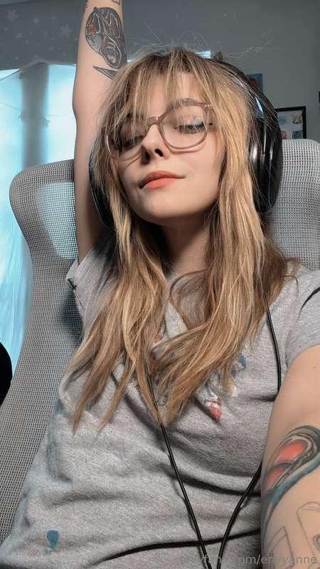 Going live with some RED DEAD REDEMPTION 2!twitch.tv/marleea..