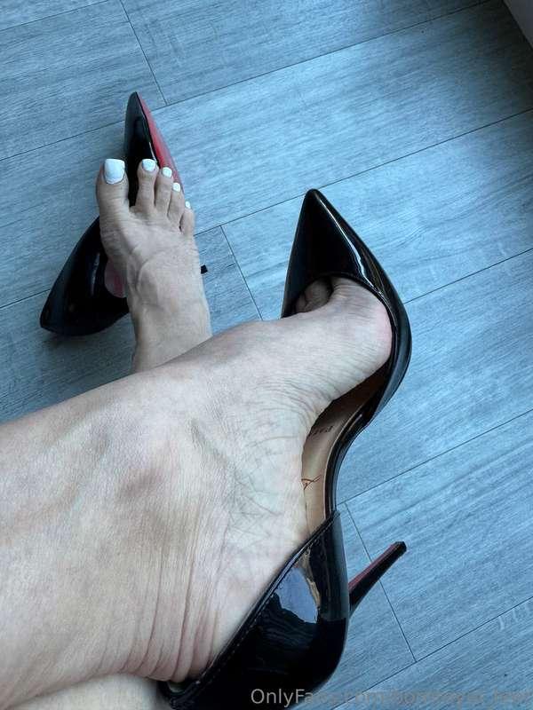 bornroyal_feet image #3