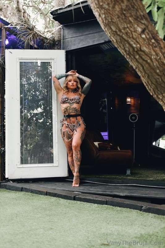 Come in babe! I've been waiting for you🤭