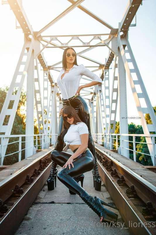 Our summer photo shoot on the railway bridge in mind-blowing..