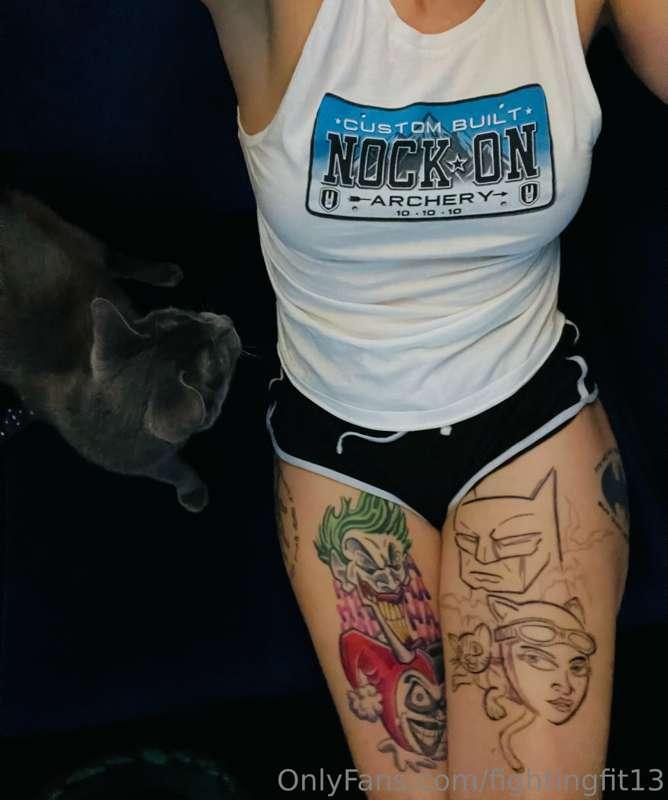 Legit can’t even get relax ALONE time…darn pussy🐈‍⬛