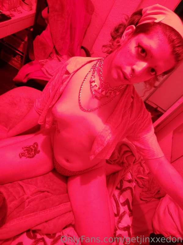 PoV you went home with the manic pixie girl you met at the c..