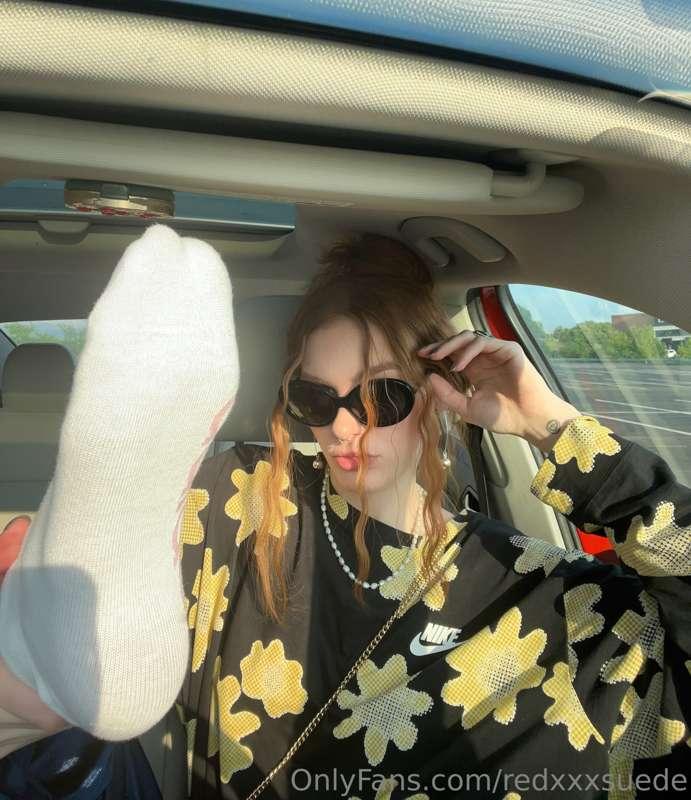 Sunday car feet 🦶