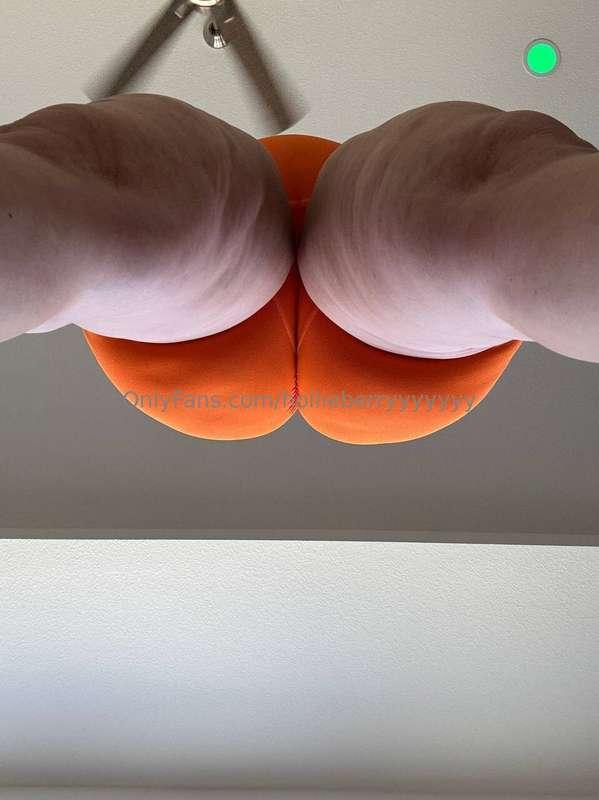 Hmmm🍑🍑 DM me and see some more