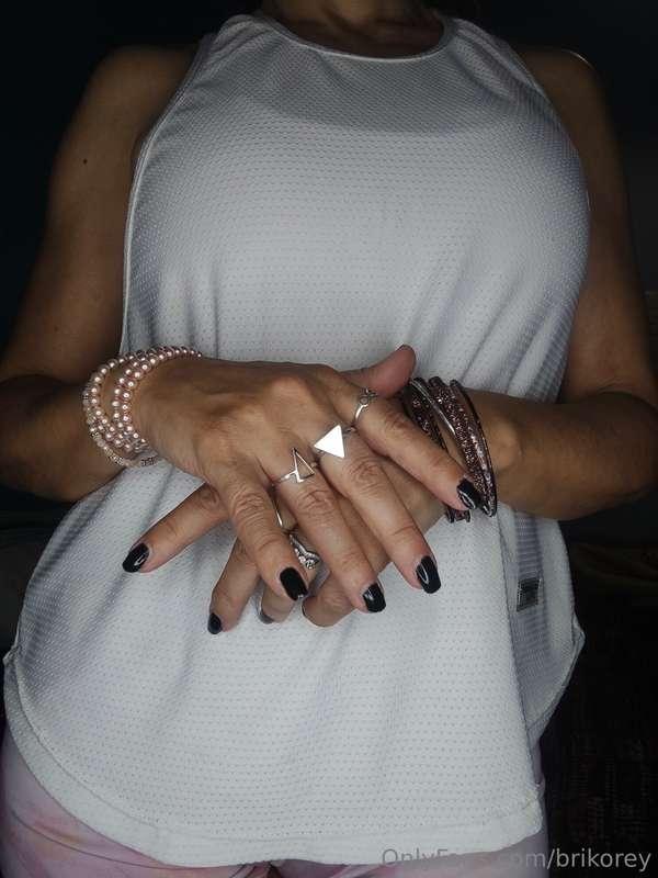 My hands, stylized and elegant, combine the sensuality of th..