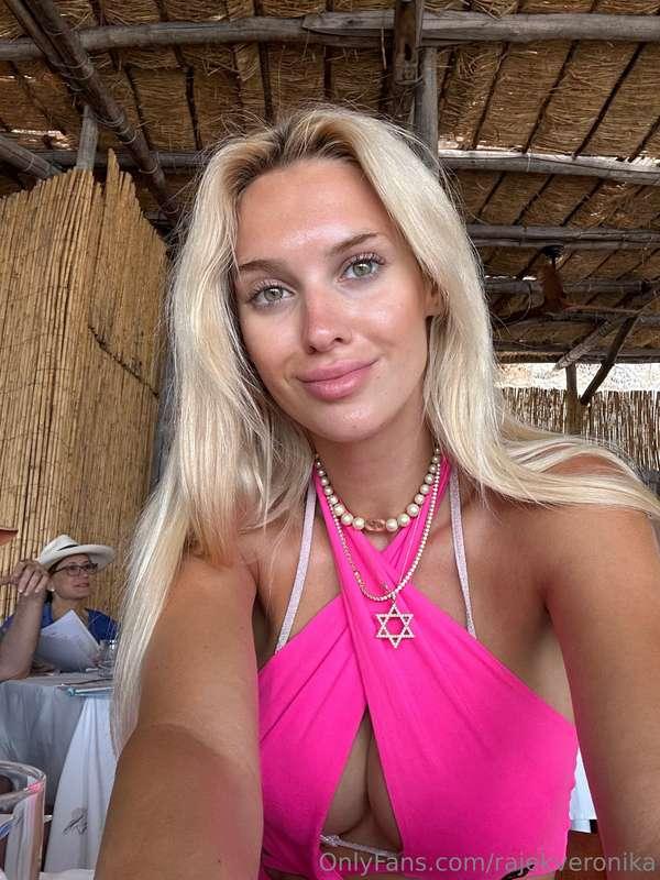 Ve without makeup . Yes or no? 🥰
