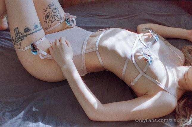 Our cute kinky friend Mia @midnightmochi_mia 