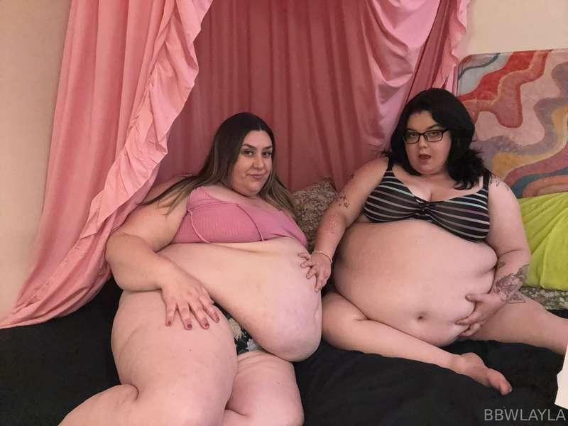 Two huge belly babes 😍we take up so much of the bed 🤤 