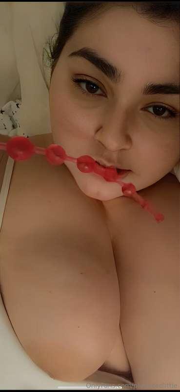 I’m a good girl, cleaning her toys. My asshole tastes so goo..