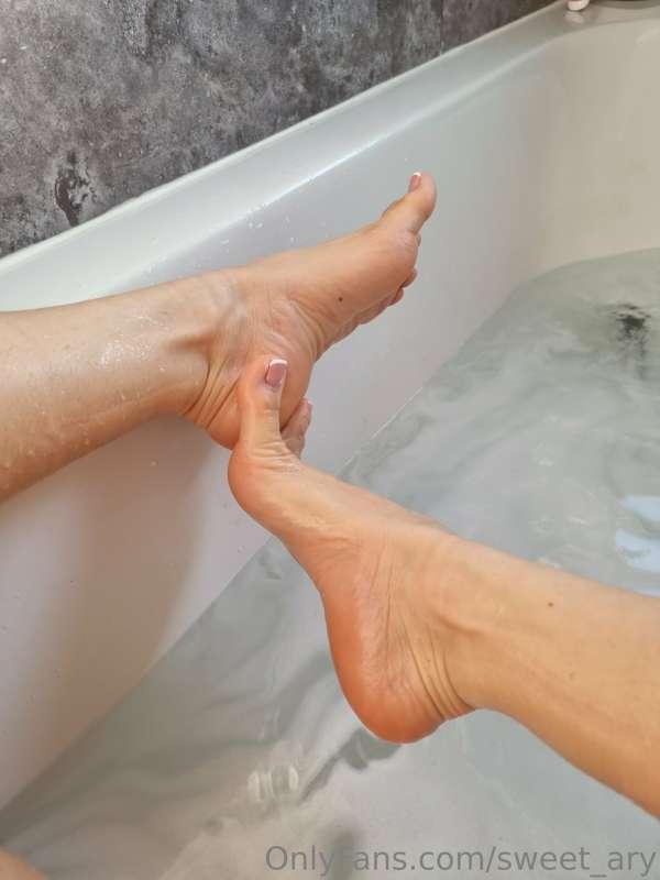 Feet lovers ...  Will you wash my lovely feet when I'm tired..