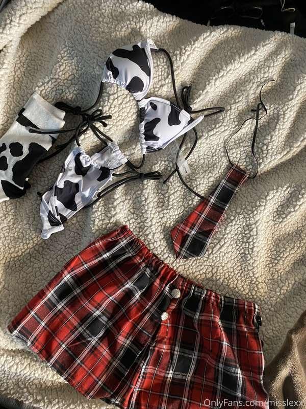 Which one should I wear for you tonight ?