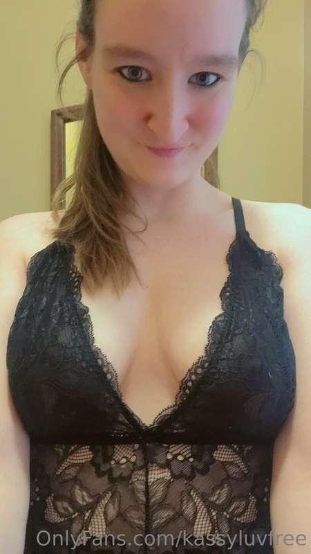 I love being spoiled. Gift from a fan. If you want to show m..