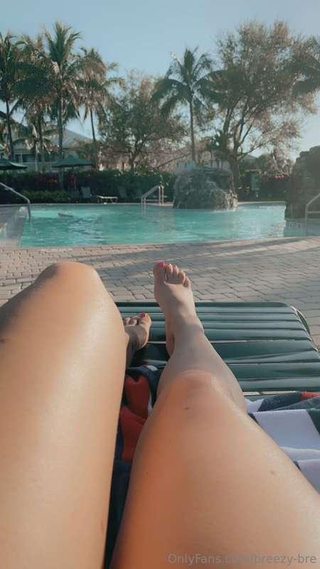 Soaking up those last days of summer ☀️👙😉