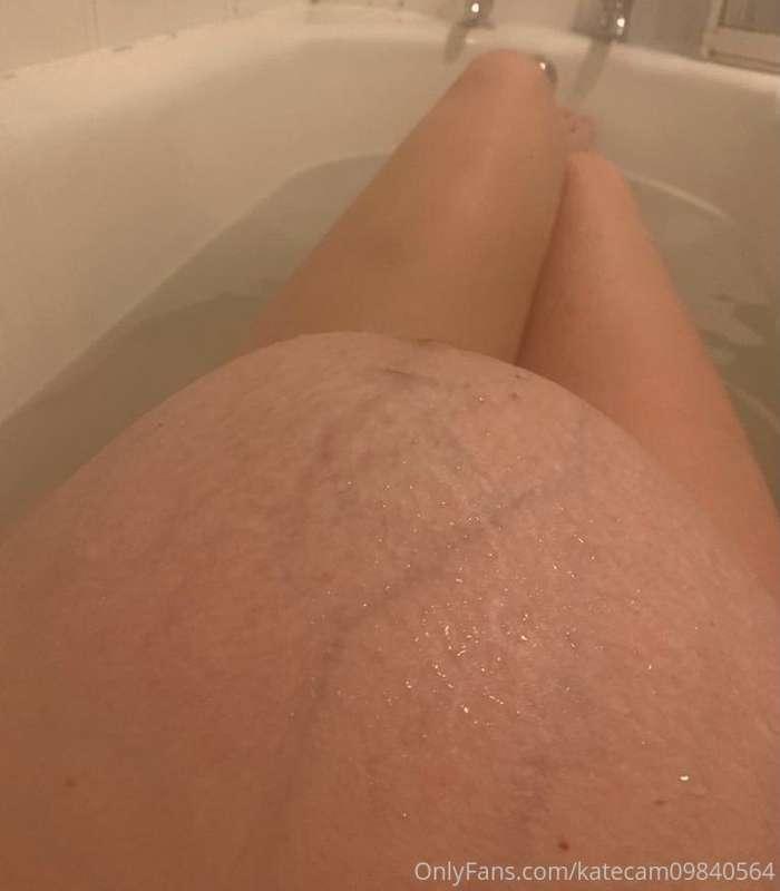 Bathtime fun 💦🤰