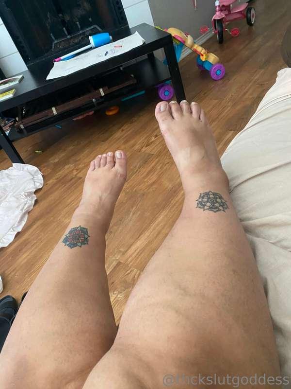 Fat ass legs and chubby feet, someone send me money on my CA..