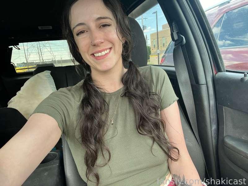 I wore this outfit to the pet store yesterday, I think a lot of people noticed I wasn’t wearing a bra 😈