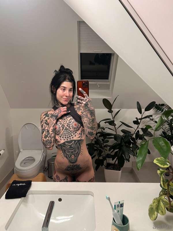 me last night at like 11pm after flying across the country t..