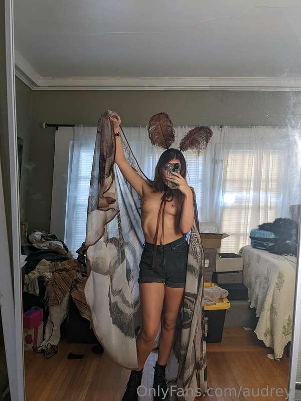 My costume is coming together ! Can't wait to do a lil strip..