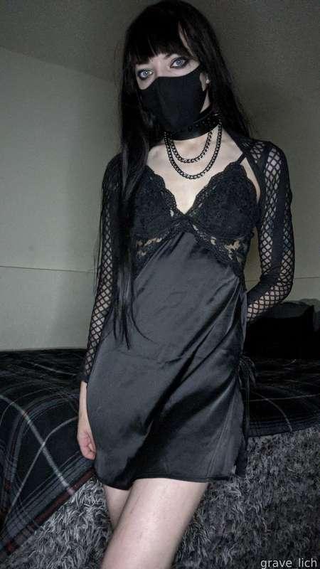 Presentable? Or should I just strip and leave myself wholly exposed?

#bdsm #submissive #slave #smalltits #petite #pale #fitwomen #collar #metalhead #altwomen