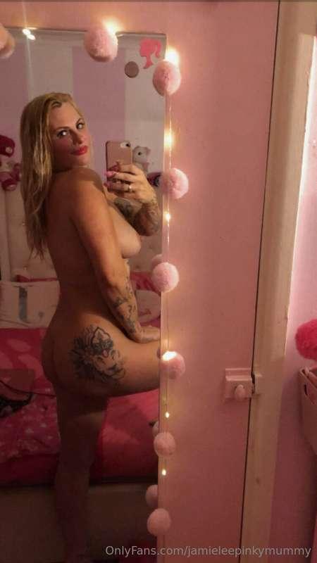 I’m glad my arse is getting bigger again need some big hands..