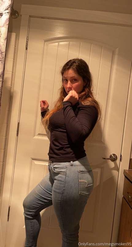 I know you love when I strip for you 🔞🖤