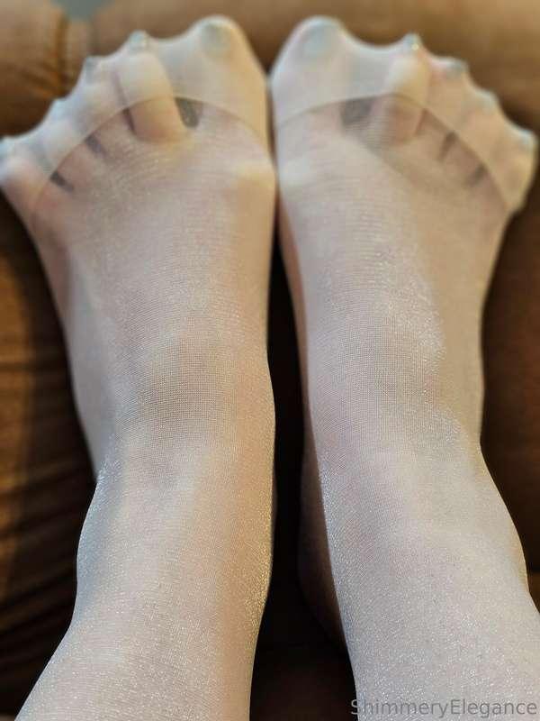 So many silky pantyhose angles...Where to start? 😋🤤👅