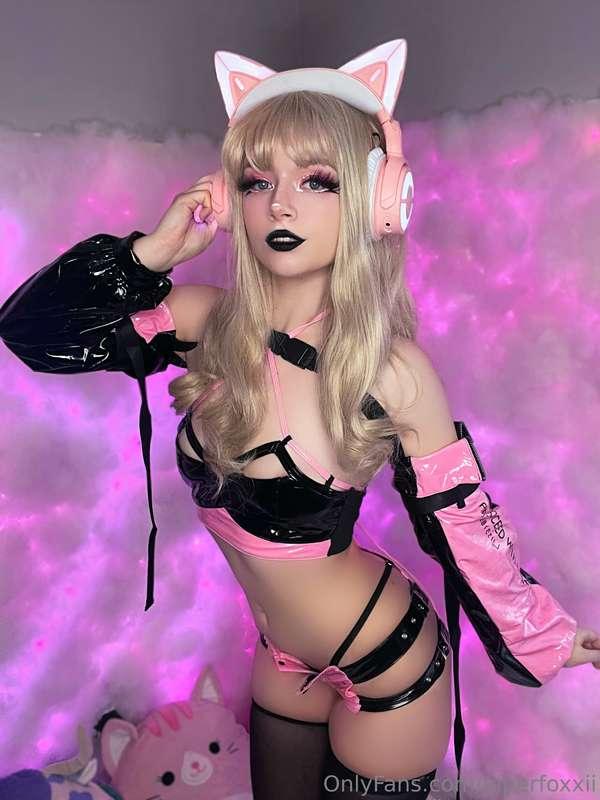 Sorry for being distant…. Ur cyber gf is back now 🩷🖤