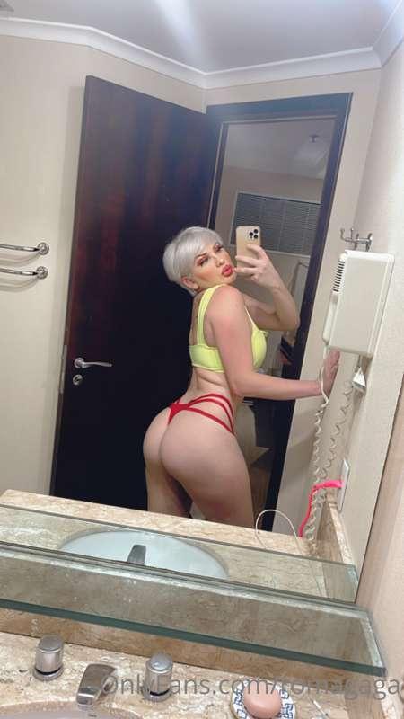 Oi meus bbs , tô fazendo sexo por vídeo chamada os boys que ..