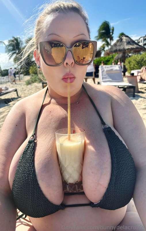 Look know hands for my liquid lunch 😜