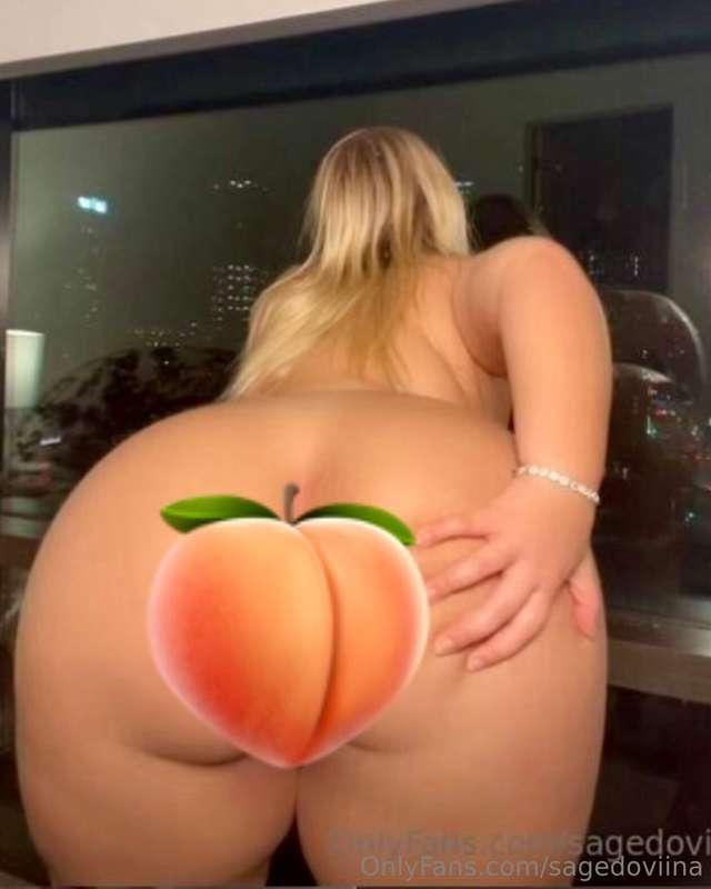 DOGGYSTYLE IS THE BEST 😍Get behind my fat ass and fuck me fr..