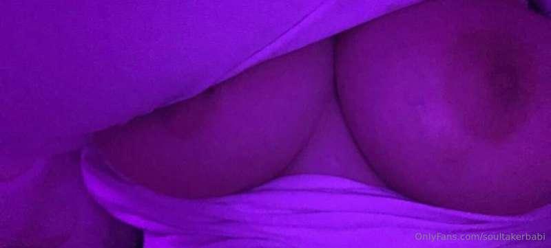 u think mommys titties are pretty baby?