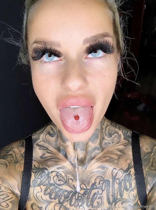 Baby GO AND CHECK YOUR INBOX 💦 did a very hot oily video for..