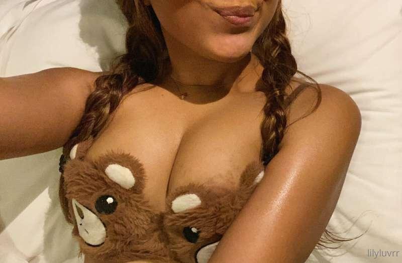 do you prefer my titties or my thighs? 🐻
