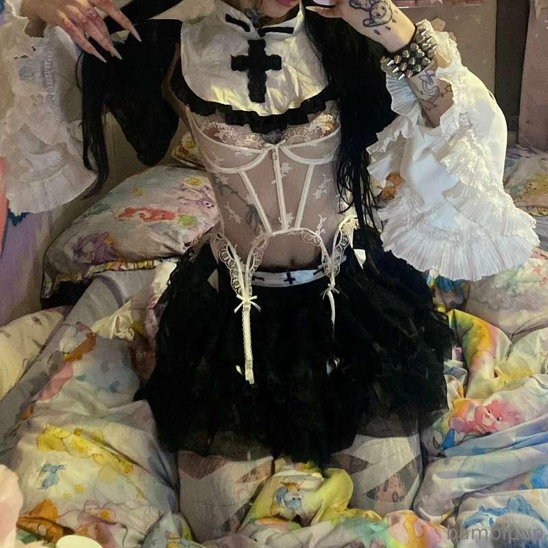 all dressed up waiting for daddy to get home 🐾👉👈