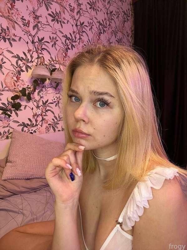 what am i thinking about? 💕

♡ #cute #schoolgirl #teen #nextdoorgirl #gfe #college #young #smallboobs #bra #tiny ♡
