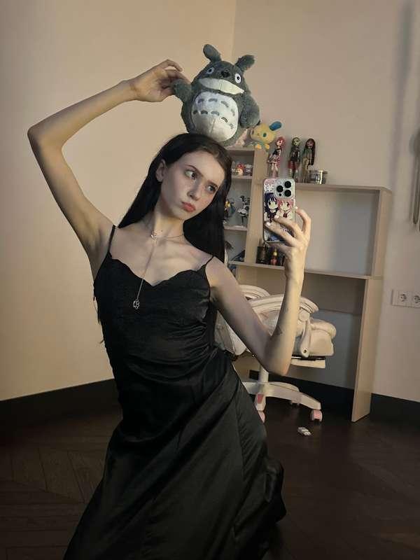 yoursmalldoll image #1