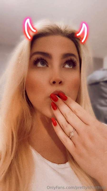 I love that your support means I get new nails ☺️☺️☺️ What’s..