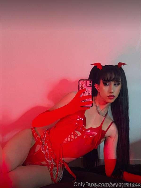 Take off that shyness and wear some red🔥🥵💋
