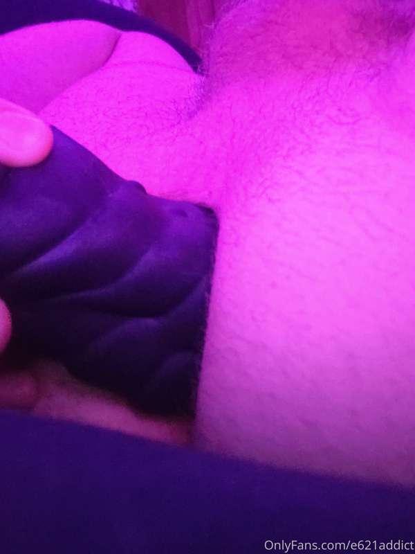Nice big bd toy likes to spread me open