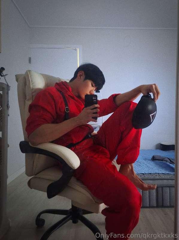 박하단 오징어게임 봤나요? 저는 재밌게 봤는데 ㅎㅎㅎ이제 박하단은 오징어게임 간수들을 볼때마다 나를 떠올리게..