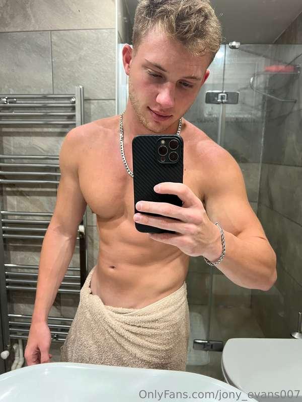 Morning, my love, I guess u wanna this towel fall for u😉?
