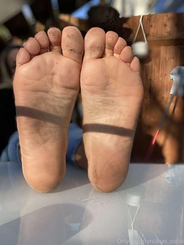 Dirty soles! Clean them up foot boy!
