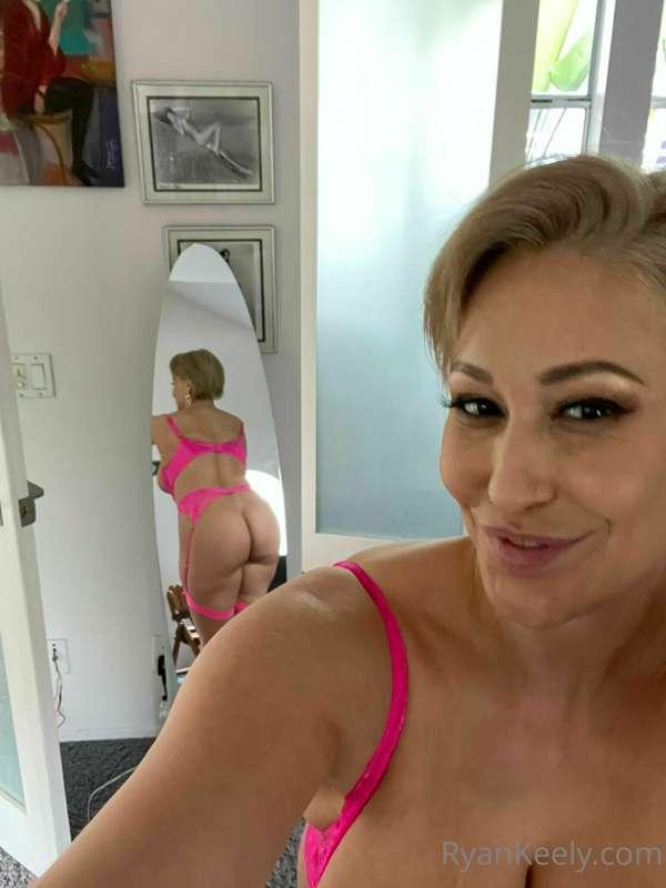 Miss you, babe! Cum keep me company in my DMs 😘