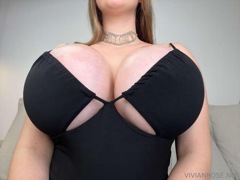 💗💗Hit like if you enjoy the view of my massive globes. 💗💗
