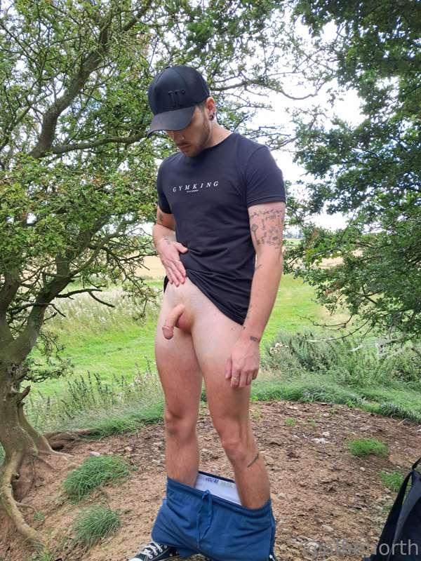 A nice shaven cock for you to work your magic 😈 can you make..