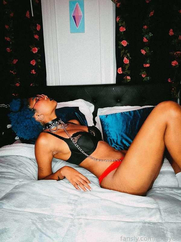 Wyd if you walk in on me in this position?🥵
#fyp #ebony #egirl #goth #goodgirl #bluehair #bi #blackgirl