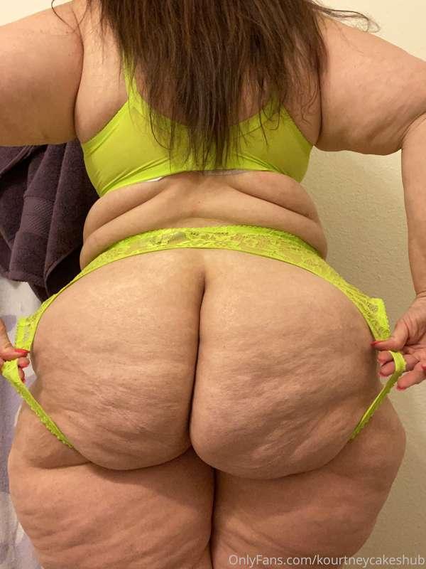 Because booty is what you wanna see anyways