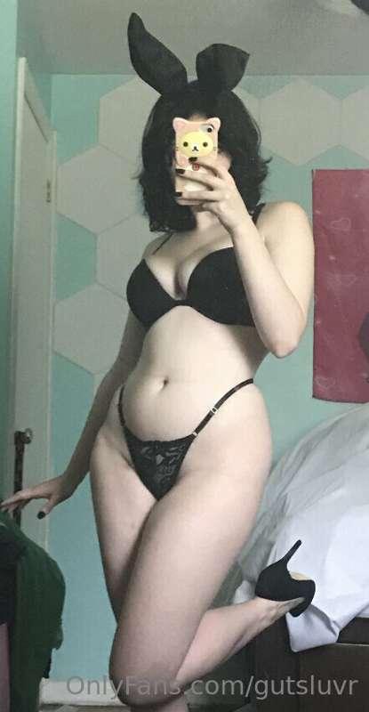 hai good morning!! :33

should i post my outfits of the day ..